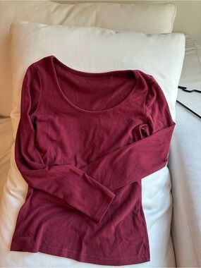 Women’s Scoop Neck Long Sleeve Top - Burgundy